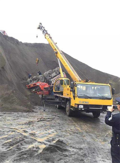 勐腊上犹道路救援